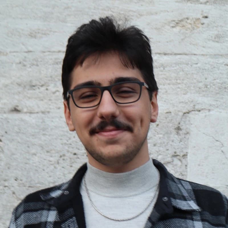 Esad Uğur